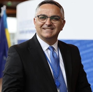 Besnik Tahiri